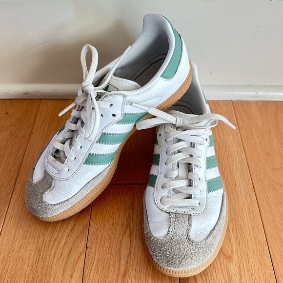 Kids Adidas Classic Sambas White and Green Sneakers Size 2.5 - Picture 1 of 6